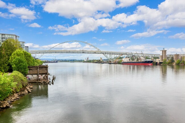 Building Photo - Top-Floor 2-Bedroom Condo with River Views