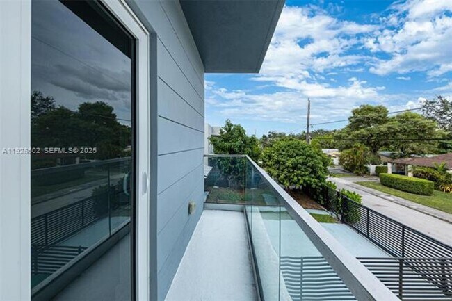 Building Photo - 3142 Carter St