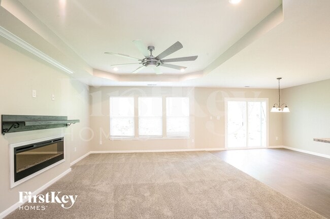 Building Photo - 663 Van Buren St