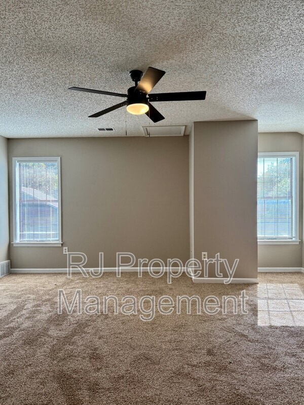 Building Photo - 5996 Parktree Cove