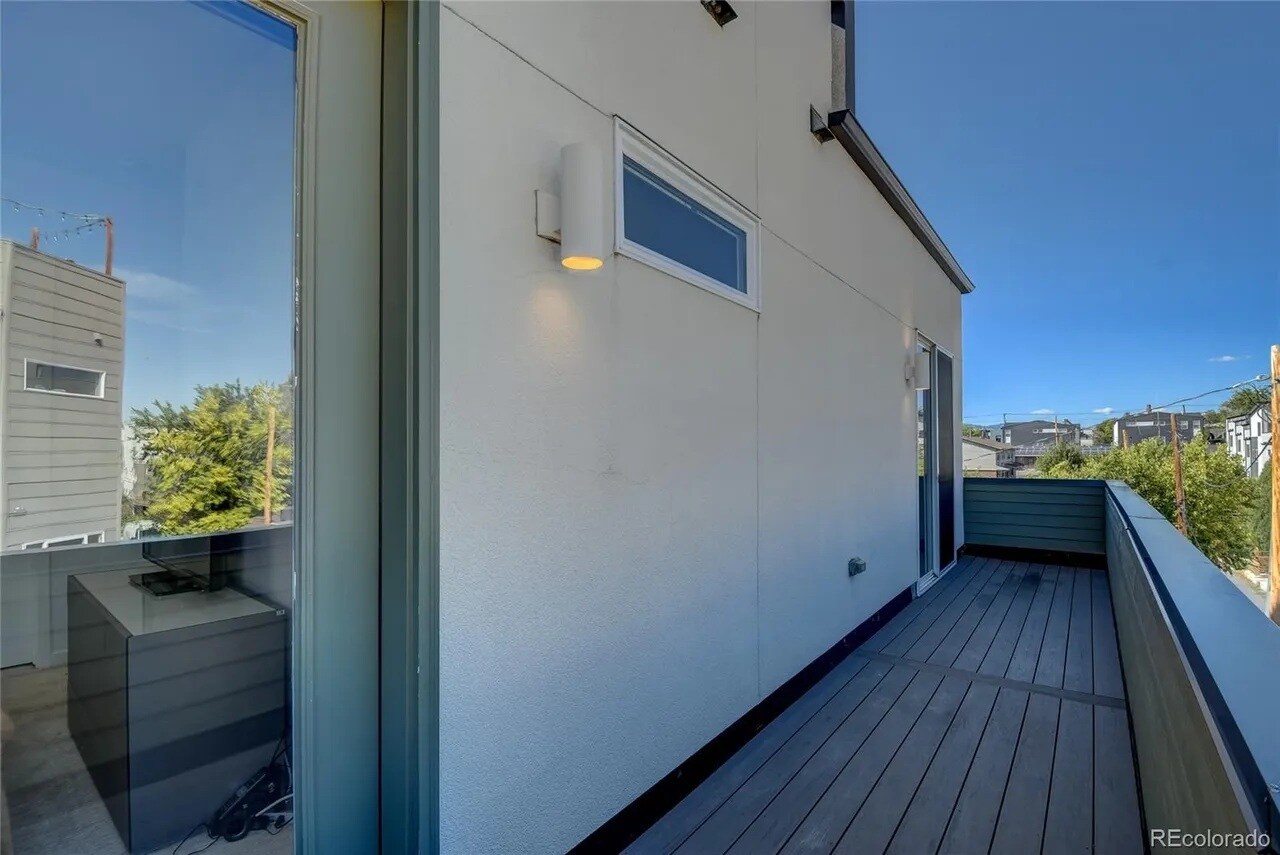 Building Photo - 3133 W 18th Ave