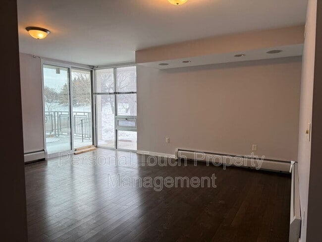 Building Photo - 501 7th St S