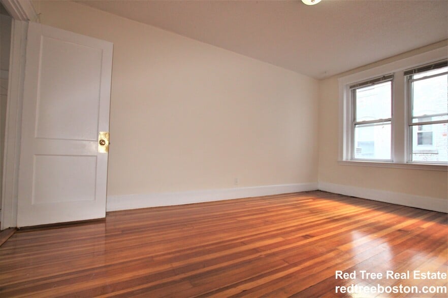 Building Photo - 6 Barrows St