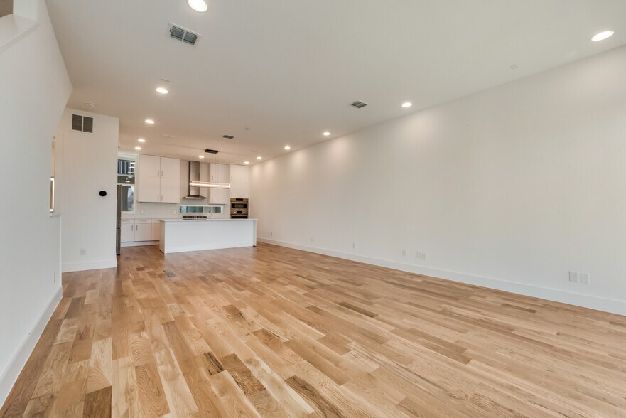 Building Photo - 1906 Annex Ave