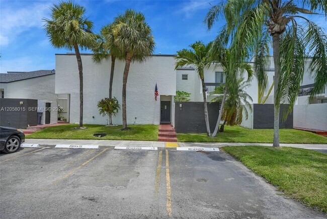 Building Photo - 9177 Fontainebleau Blvd