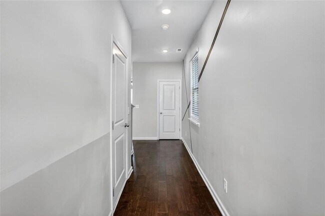 Building Photo - 1553 Spring Hollow Way