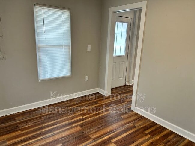 Building Photo - 2312 Poplar St