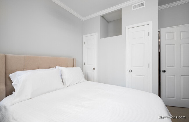 Building Photo - 1724 21st St NW