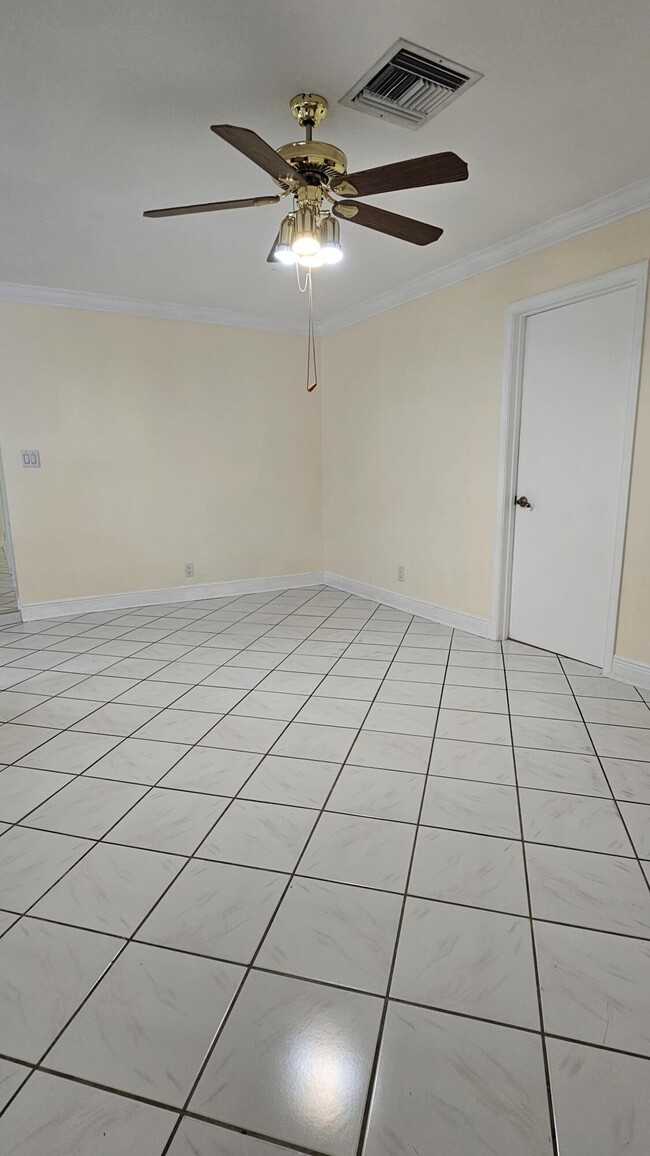 Building Photo - 12157 Sycamore Ln