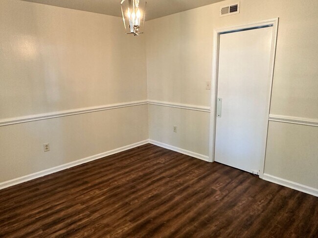 Building Photo - Beautiful Three Bedroom Home in the Wellington Subdivision!