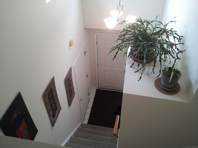Building Photo - Schaumburg Second Level Two Bedroom Condo