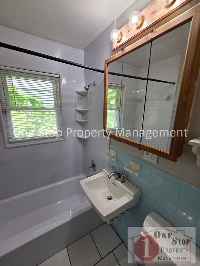 Building Photo - Adorable 2 Bedroom, 1 Bathroom, 1 Car Garage House in Independence!