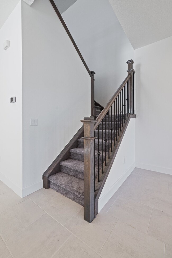 Building Photo - Luxurious gated community 5-Bedroom Rental...