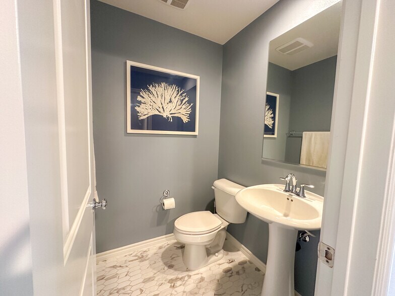 Building Photo - 14770 Palmera Ct