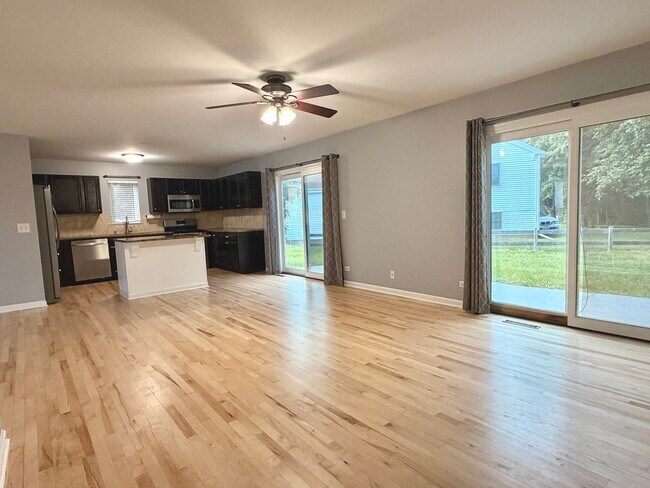 Building Photo - 700 Woodbine Ln