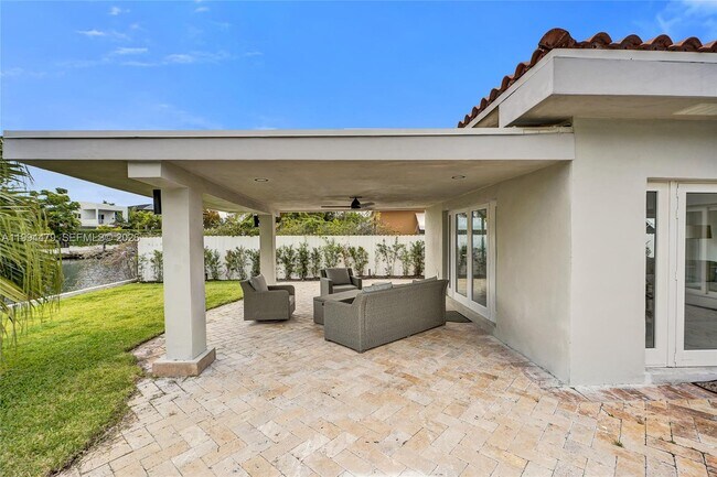 Building Photo - 12478 N Bayshore Dr