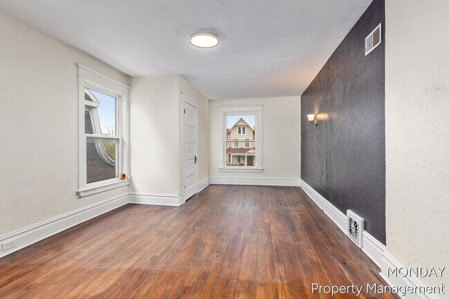 Building Photo - 531 W Webster Ave