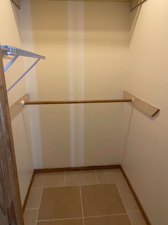 Building Photo - 1Bed/1Bath Apartment