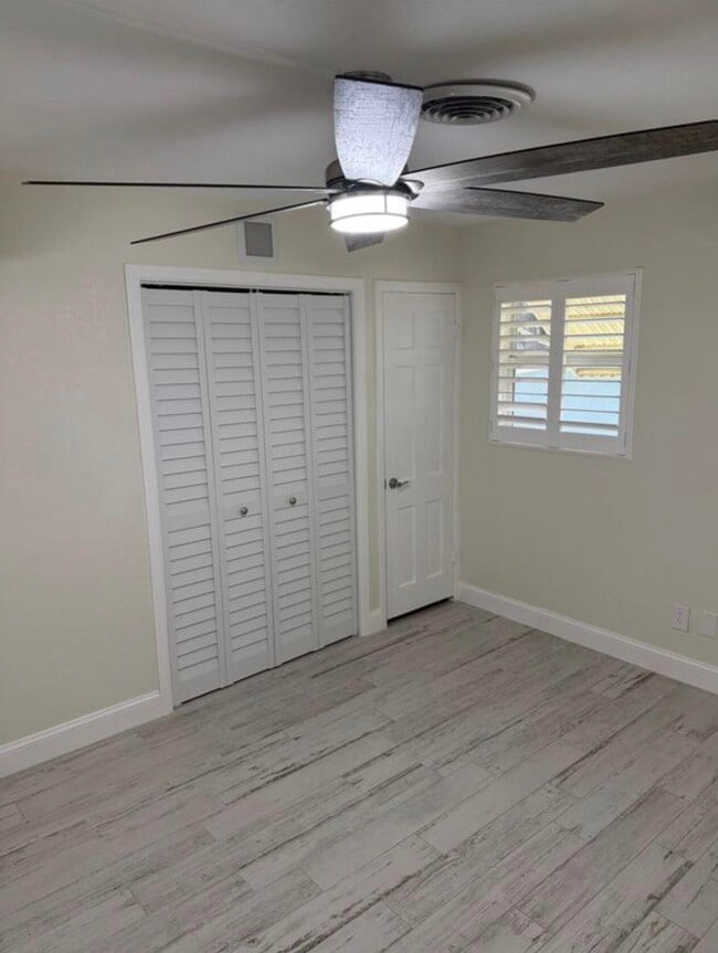 Building Photo - 3393 NE Sandra Dr