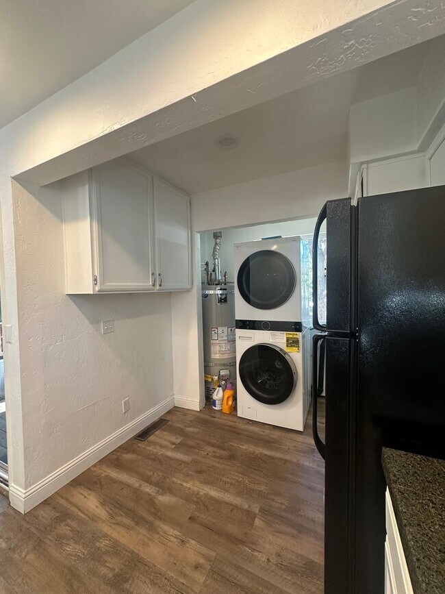 Building Photo - Charming 3 Bed, 2 Bath on Gardner Mountain