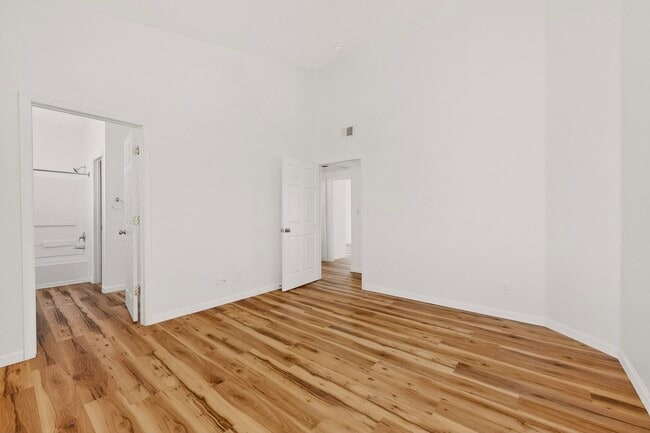 Building Photo - 4200 Ridgeway Ct