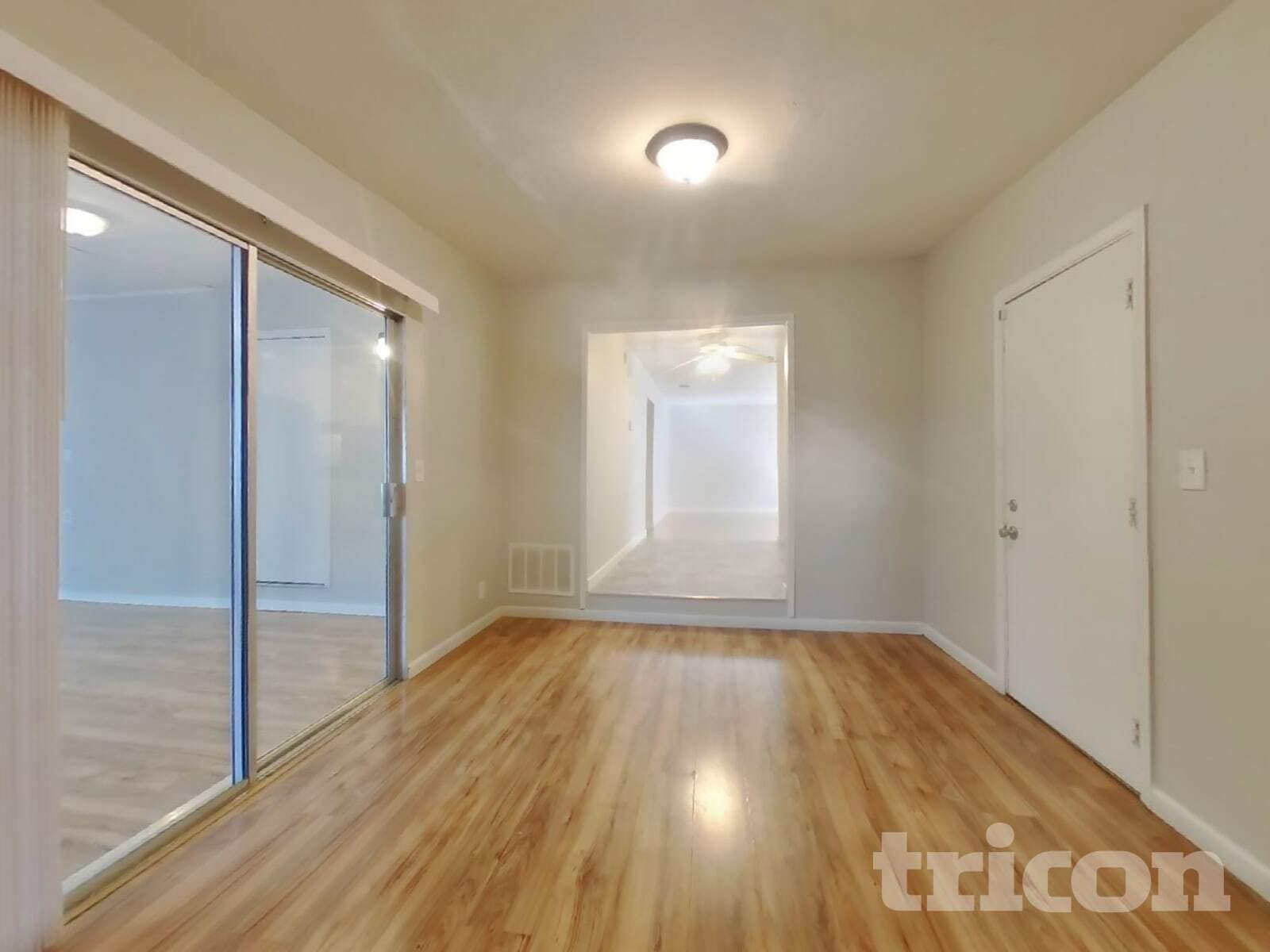 Building Photo - 402 E Pacific Ave