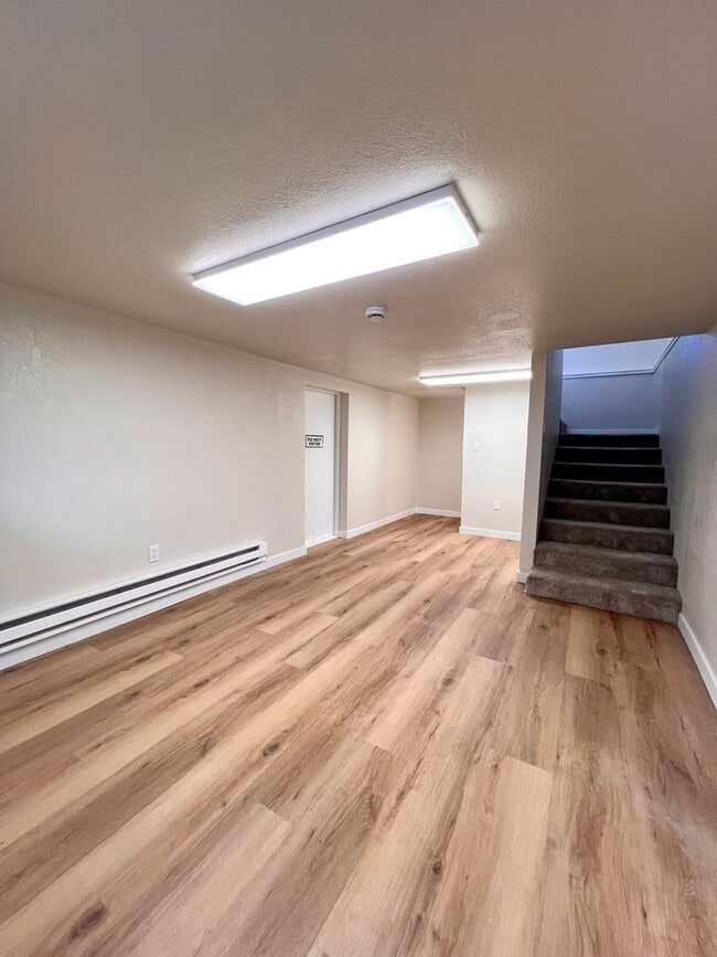 Building Photo - Non-Refundable & Security Deposit Total: $1525.00