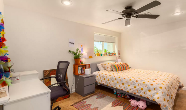 Building Photo - FULLY REMODELED HOME WITHIN A SHORT DISTAN...