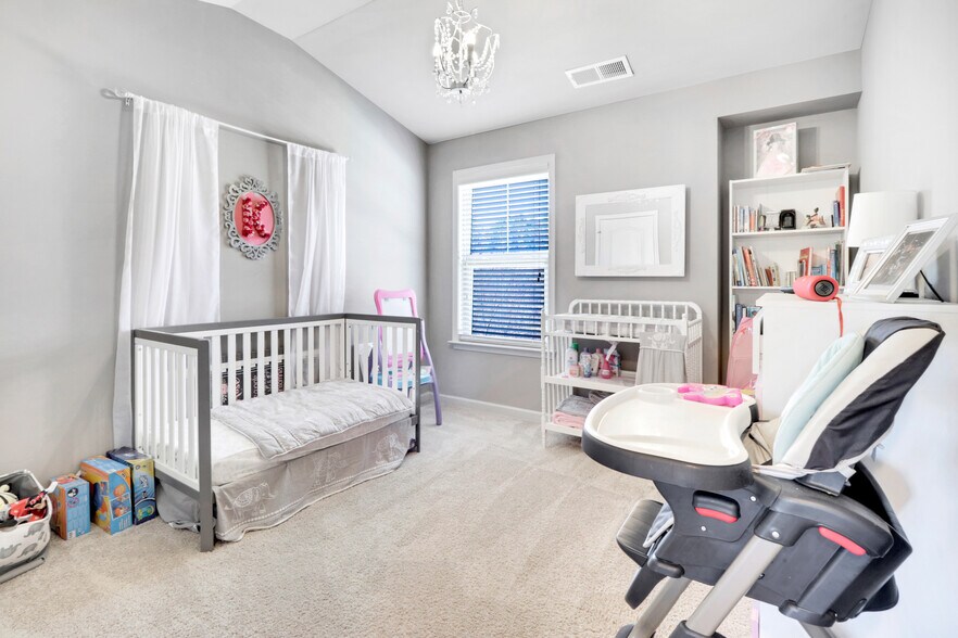 Building Photo - 5084 Whiteoak Ter SE