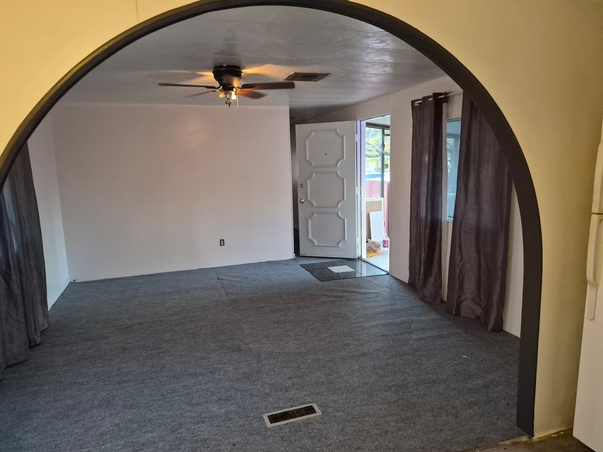 Building Photo - 5422 N Royal Palm Dr