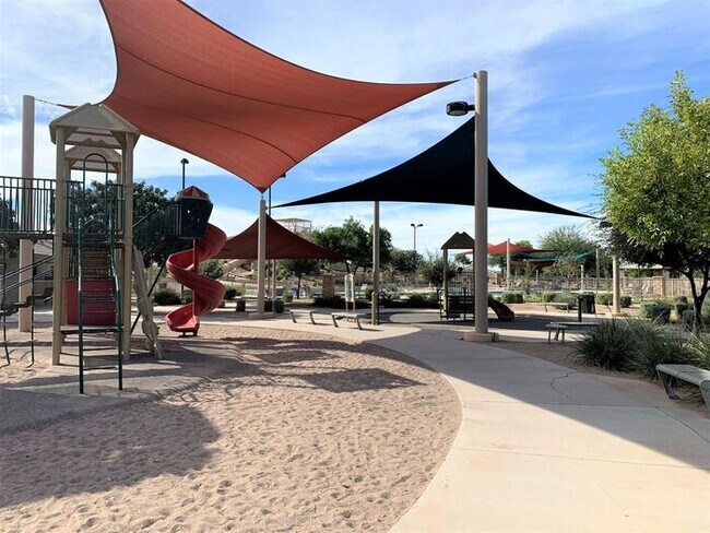 Building Photo - Mission Royal Resort Living Community! 5bd 3ba! Golf Course & Water Park!