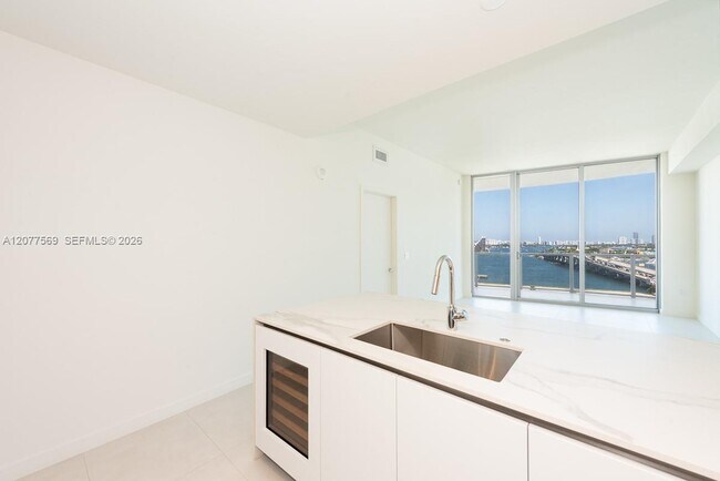 Building Photo - 1400 Biscayne Blvd