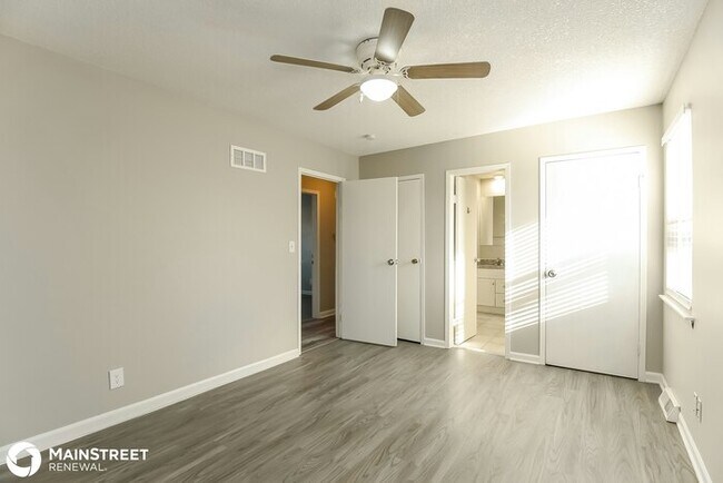 Building Photo - 9109 W 49th St, Merriam, KS 66203