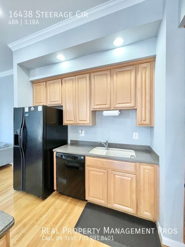 Building Photo - 16438 Steerage Cir