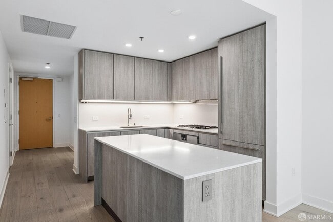 Building Photo - 201 Folsom St