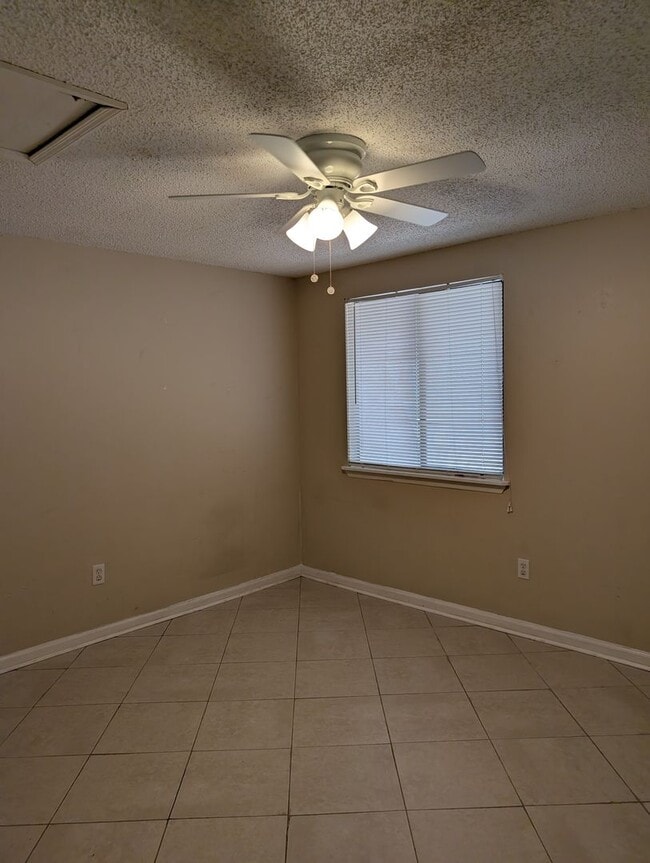 Building Photo - 2/2 Duplex Convenient to TCC and FSU