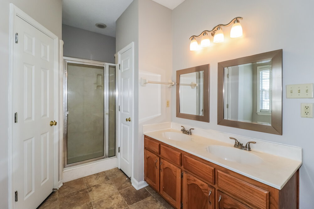 Building Photo - 8692 Overcup Oaks Dr