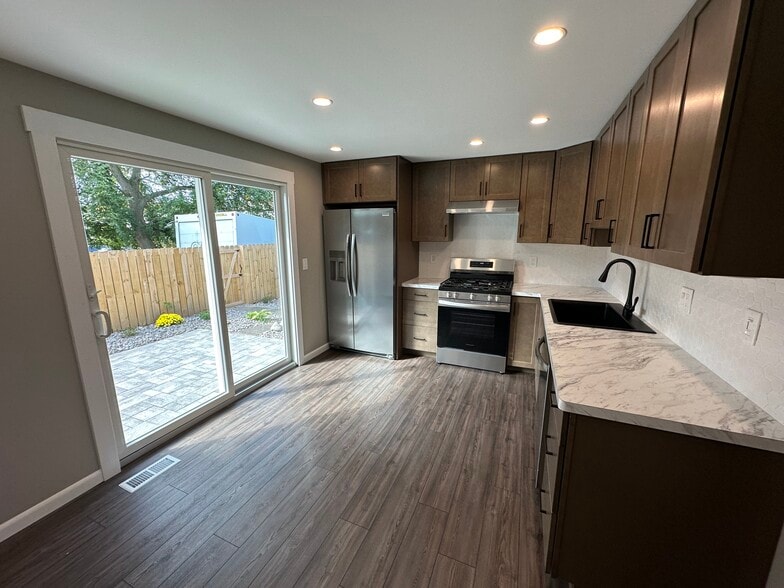 Remodeled kitchen with views to private patio - 27 Farmbrook Dr