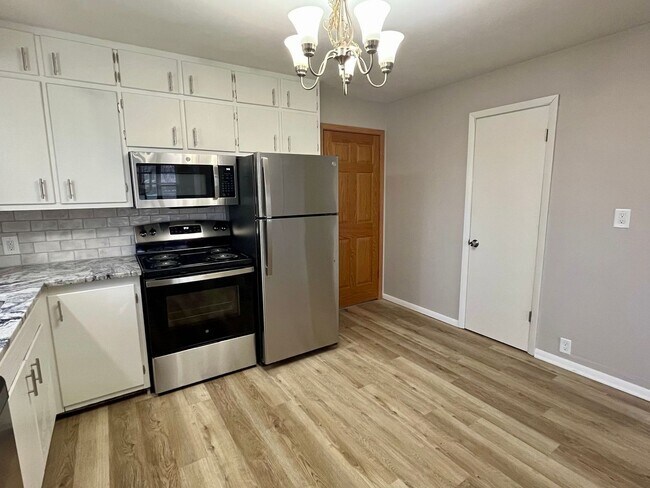 Building Photo - 311 6th St S