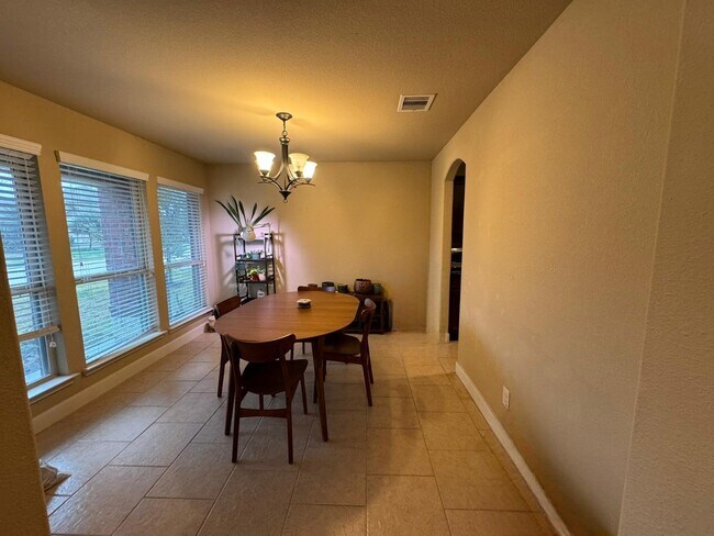 Building Photo - 5550 Casa Calvet Dr
