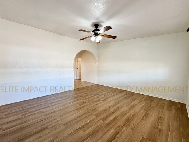 Building Photo - 4650 E Calle Aurora