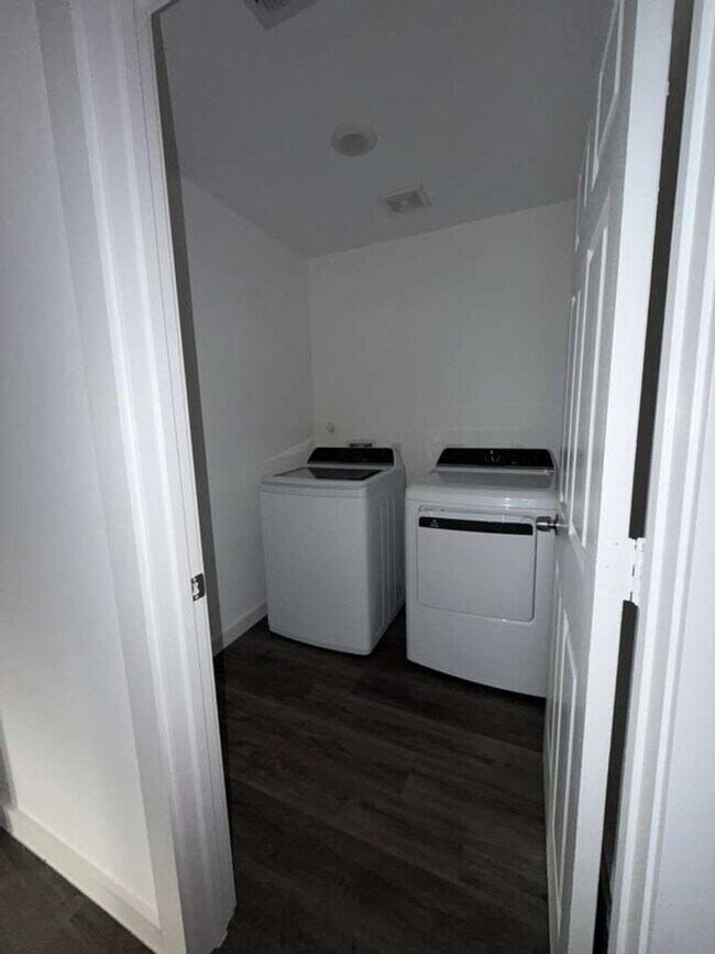 Building Photo - Brand New Home!