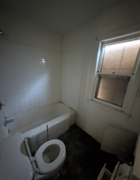 Building Photo - 1521 S Westmoreland Ave