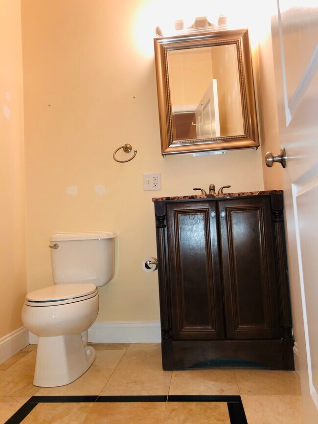 Building Photo - 100 Fellsway W