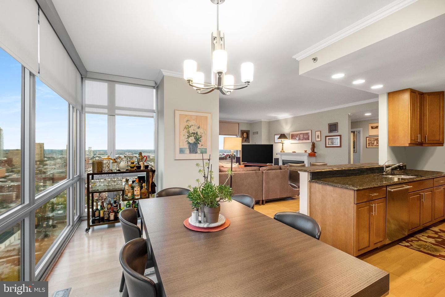 Building Photo - 440 S Broad St