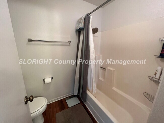 Building Photo - AVAILABLE AUGUST - Upstairs San Luis Obispo Condo - 2 Bedroom / 1 Bathroom