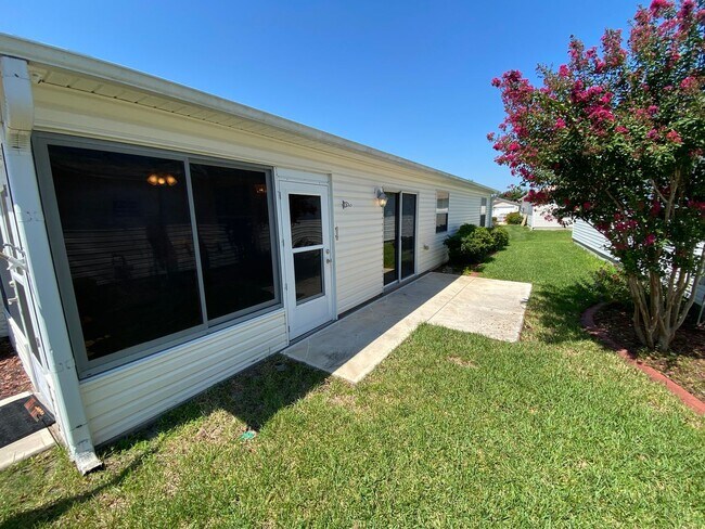 Building Photo - Great Location Turnkey Villa In The Villag...