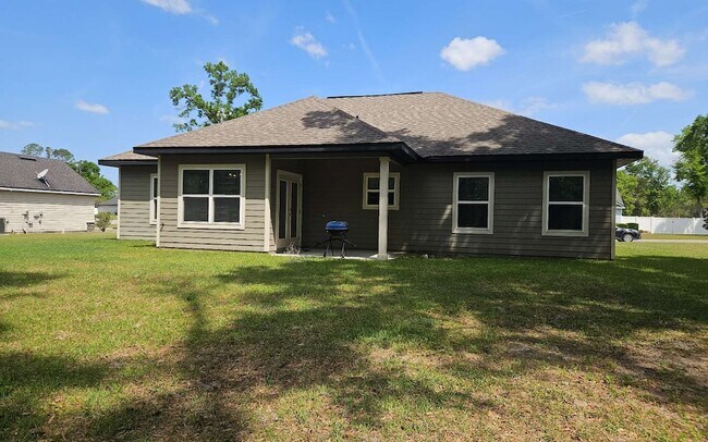 Building Photo - 160 SW Ivy Glen