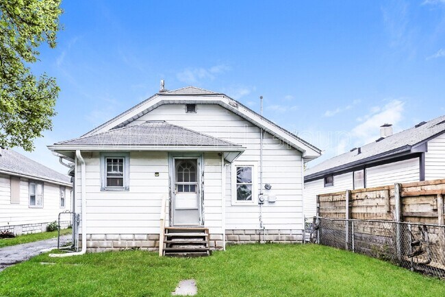 Building Photo - 3006 Noble St