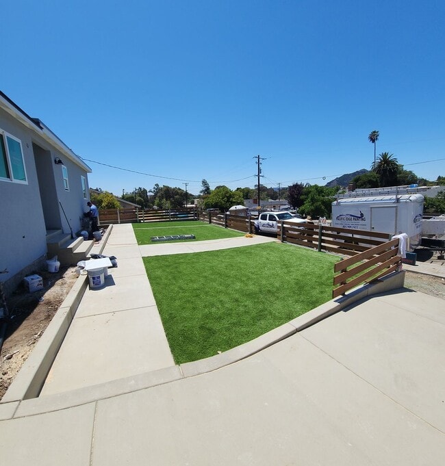 Building Photo - VERY CLOSE TO CAMPUS!! PRIME LOCATION!!! B...